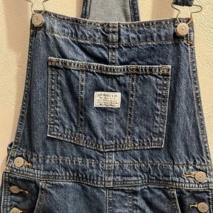Levi’s Shorts Overalls 🌼